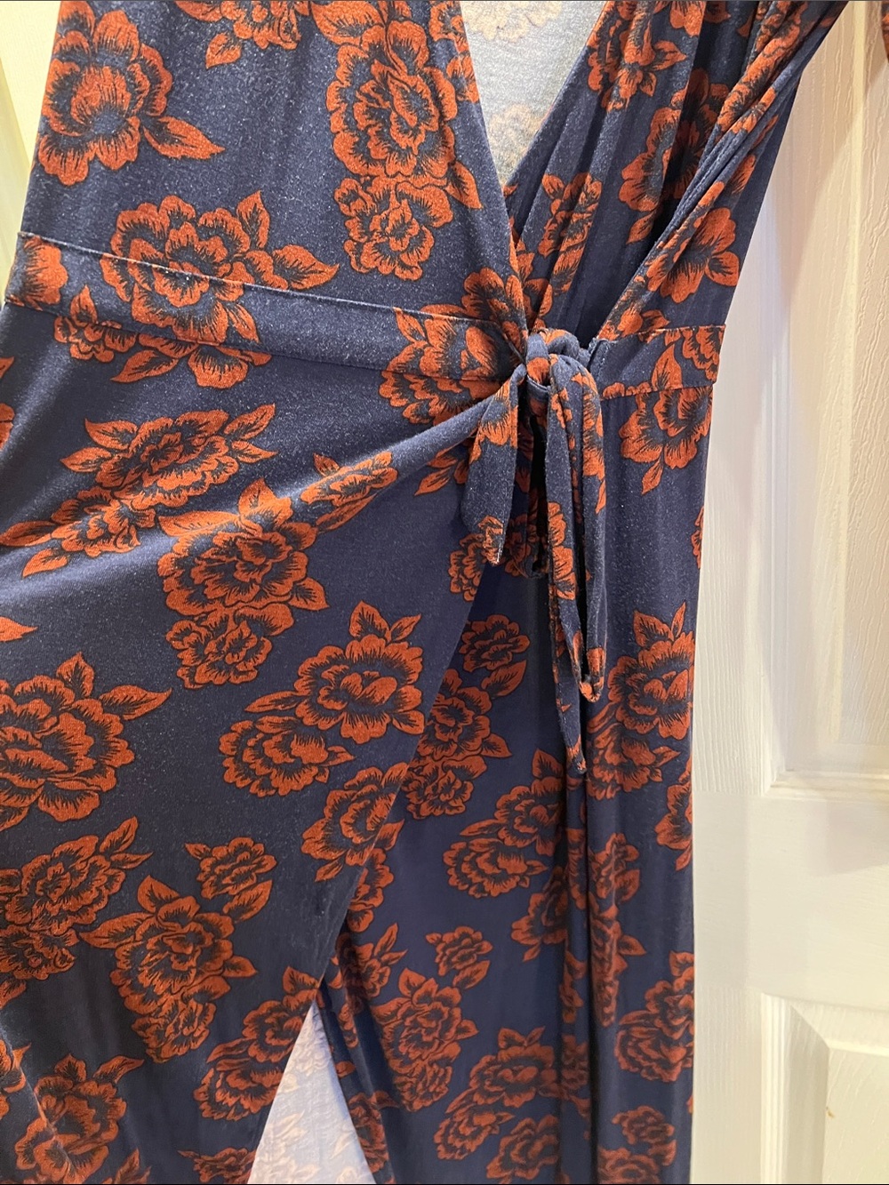 Forever 21 Navy Wrap Dress with Rust Floral Print - Picture 4 of 7